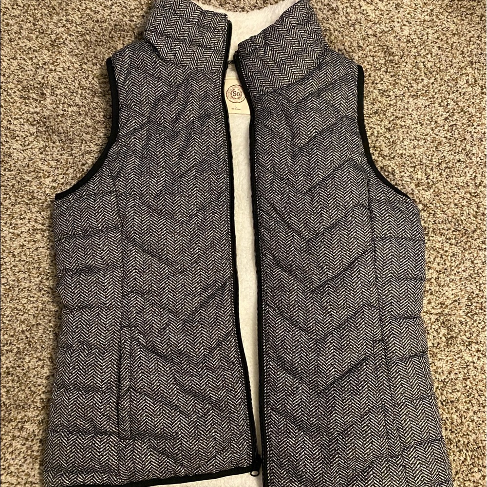 Cute black and white, fluffy inside, vest.